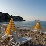 Mad Sea Hotel 3*